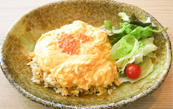 鮭いくらオムライス 1,100円（税込）
